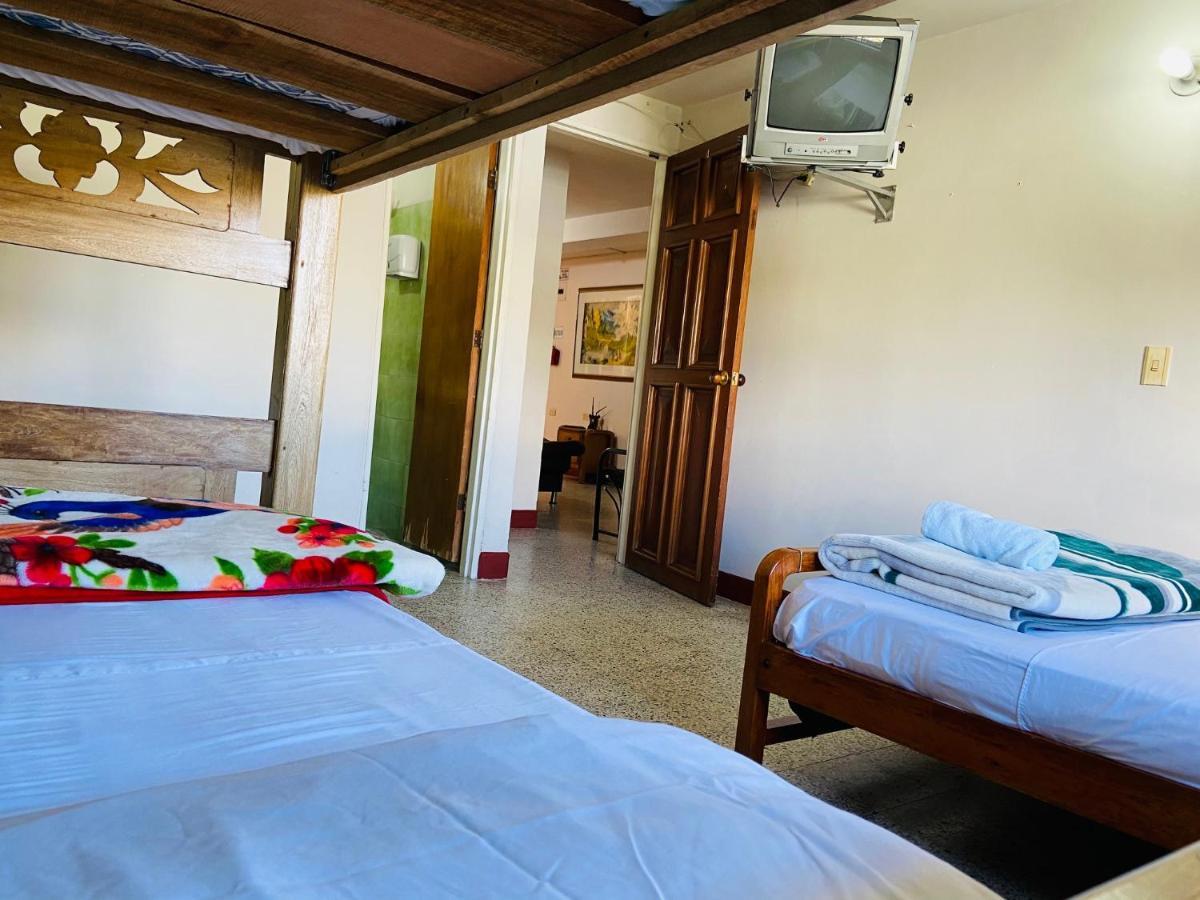 Hotel La Avenida Guatapé Extérieur photo
