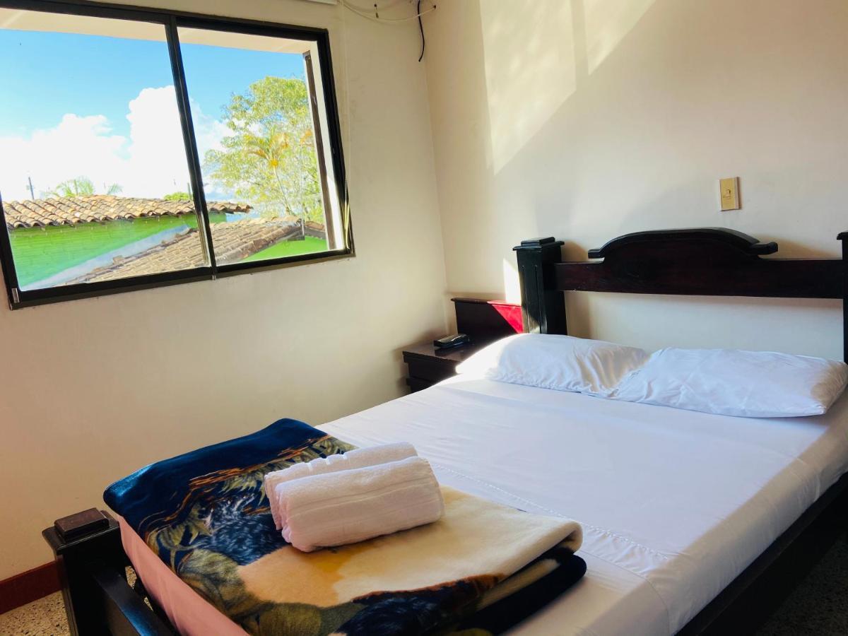 Hotel La Avenida Guatapé Extérieur photo