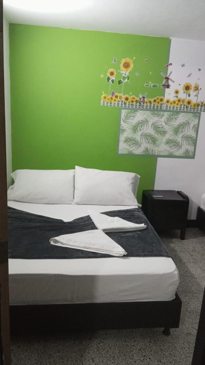 Hotel La Avenida Guatapé Extérieur photo